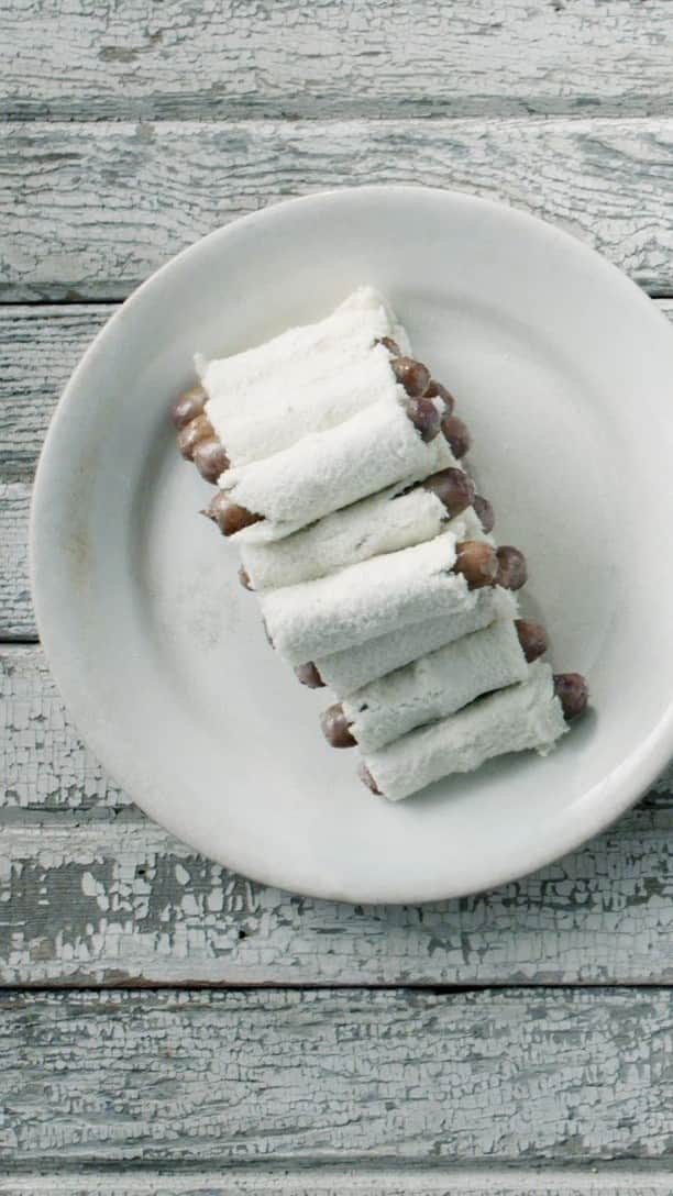 ジョンソンヴィルのインスタグラム：「We can't send your kids back to school, but we can provide some #MothersDay breakfast inspiration. Bonus: it's easy enough for the kids to make! French Toast Sausage Sticks recipe @ #linkinbio #socialdistancingwithsausage #quarantinecooking #breakfastrecipes #mothersday2020」