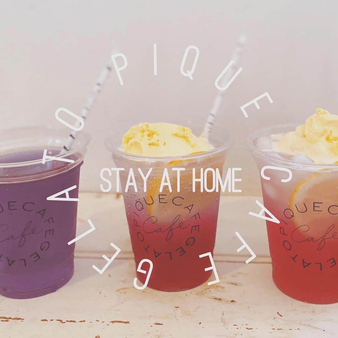ジェラートピケさんのインスタグラム写真 - (ジェラートピケInstagram)「STAY at HOME＿  子供と楽しむお家時間 “GELATO PIQUE CAFE“編  ピンクレモネードの 『アイスクリームフロート』  @gelato_pique_cafe から、 お家時間に楽しめるレシピをお届けします。 このレモネードは、レモンの酸で バタフライピーティーが紫色からピンク色に変化！ 科学の実験みたいに、お子様も楽しめるドリンクです。 GW中の気分転換に是非トライしてみてください。  バタフライピーは、東南アジア原産の植物。 青い紅茶として人気です。 アントシアニンたっぷりで健康にも◎ バタフライピー特有の神秘的な青色は まさにアントシアニンがもつ色で、 なんとぶどうやブルーベリーの14倍もの アントシアニンが含まれています。  バタフライピーティー　100ml はちみつ(マヌカハニー)大さじ1 レモンスライス　1枚 レモン汁　適量 炭酸水  適量(50mlくらいから始めてみてください)  作り方 ①熱湯にバタフライピーを入れて、濃い目に抽出する。 ②はちみつを入れて溶かす。冷めるまで待つ。 ③氷を入れたグラスにレモン汁、レモンスライス、バタフライピーティーを入れる。 ④上からゆっくりそーっと炭酸水をそそいで、アイスクリームを乗せてできあがり。  #gelatopiquecafe  #bioconcept #ピケカフェ #レモネード #lemonade #バタフライピーティー #免疫力アップ #デトックス #アイケア #花粉症対策 #アンチエイジング #冷え症対策 #フリーラジカル #recipe #レシピ #kitchen #food #foodstagram #cafestagram #家カフェレシピ #お家時間 #stayhome #gelatopique」5月5日 8時21分 - gelatopique_official