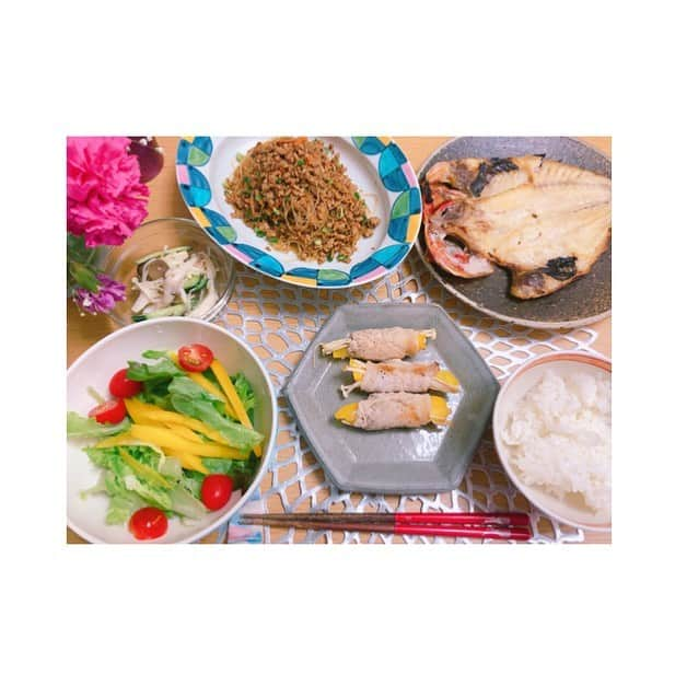 山崎萌絵さんのインスタグラム写真 - (山崎萌絵Instagram)「. 昨日の夜ご飯🍎 . ☑︎金目鯛の開き ☑︎麻婆春雨 ☑︎豚肉のえのき巻き ☑︎サラダ ☑︎きのこのマリネ(残り) . このGWはいつもより品数多めです✨時間があるからね(*´˘`*)おうちで過ごすのも悪くない😊 . #おうちごはん #昨日は私担当　 #夜ご飯 #麻婆大好き #ステイホーム週間」5月5日 9時06分 - moeyamasaki.kbc