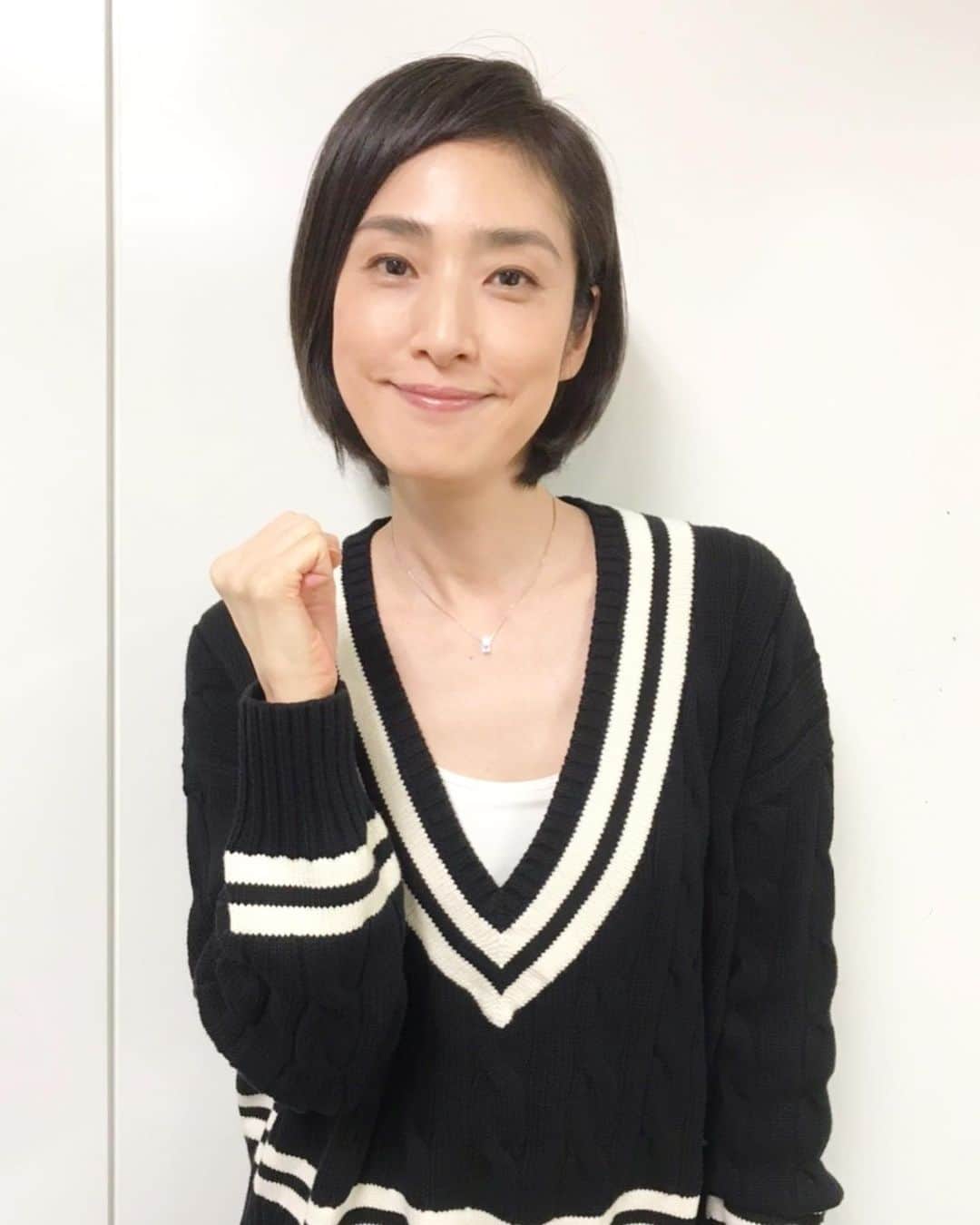 のインスタグラム：「. えなみさんのブログより。久しぶりにお姿が見られました。えなみさんいつも素敵な天海さんをありがとうございます！！ ↓天海さんからのメッセージ 「私も頑張っていますので、どうぞ皆様も元気で頑張ってください」 . . #天海祐希 さん」