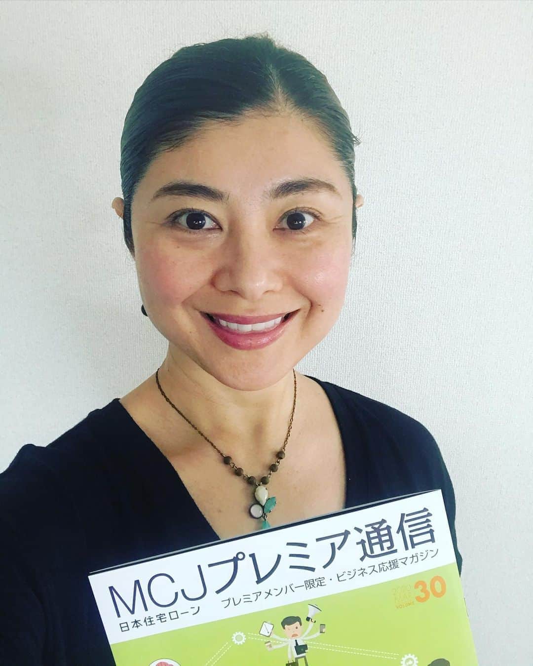 間々田佳子のインスタグラム：「連載のように 取り上げていただいております！ ありがとうございます😊  #間々田佳子  #間々田佳子メディア情報  #見た目が100パーセント  #フェイスコミュニケーション研修」