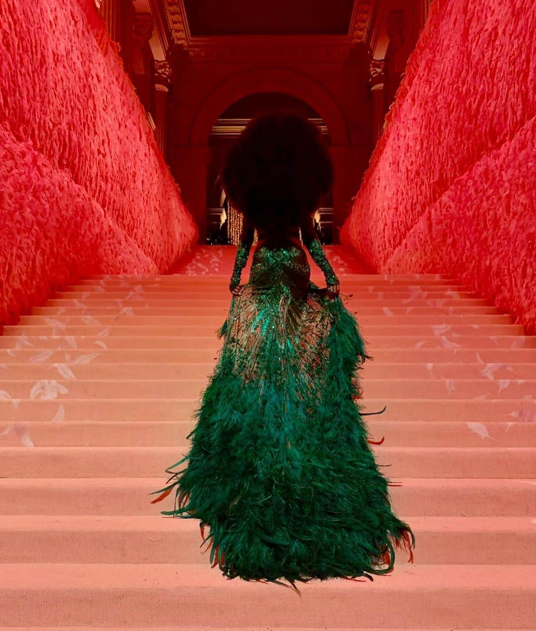 シアラさんのインスタグラム写真 - (シアラInstagram)「#MetGala. I had the best time working my friend with @Peter_Dundas on my dress. Multiple virtual fittings down to the day of! I was knocking people out with my Afro during the night 🤣」5月5日 9時41分 - ciara