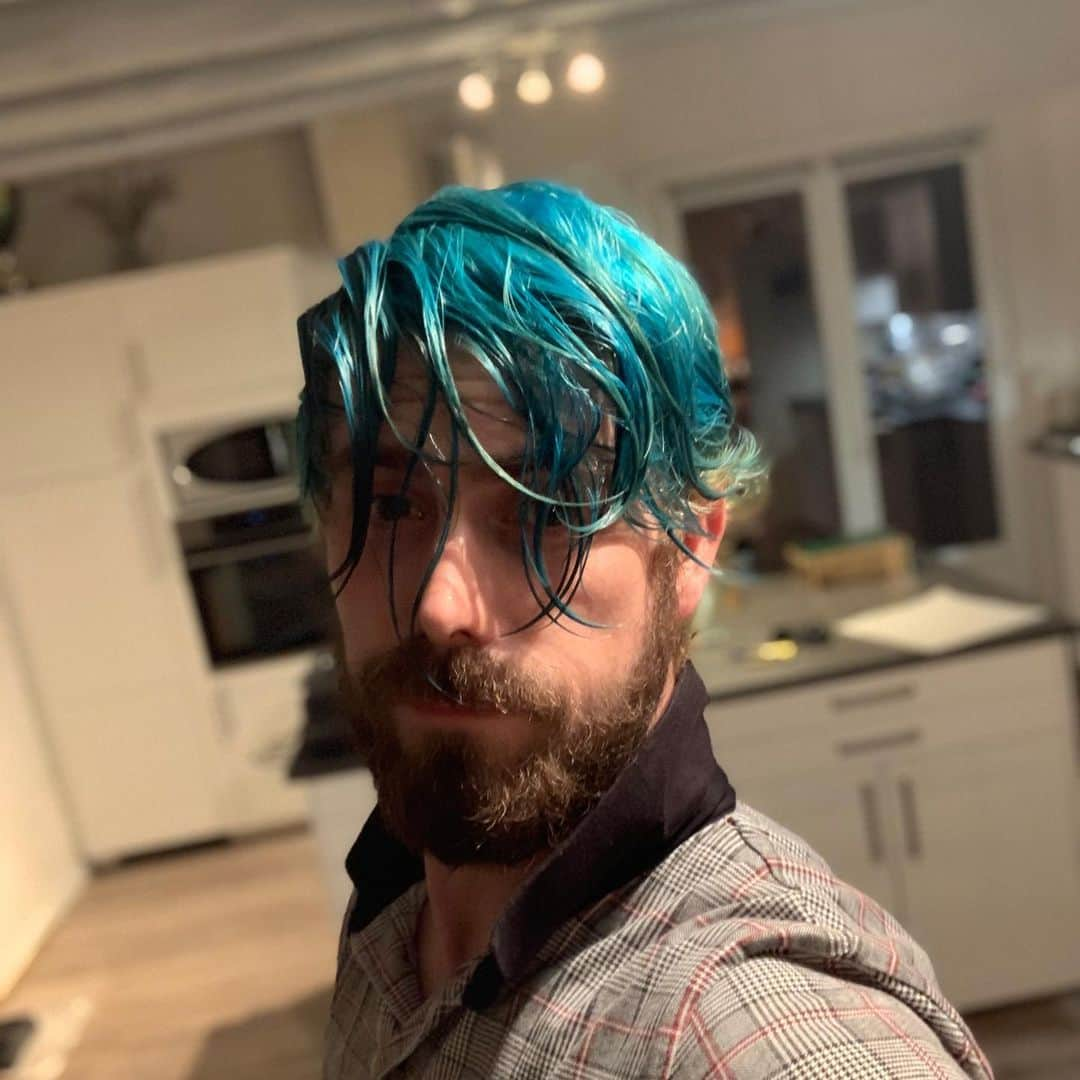 ニール・ブラウンさんのインスタグラム写真 - (ニール・ブラウンInstagram)「Needed a change. Went for something natural. Don’t know if I’ll keep it yet.  Thought I’d share. 😆😜🤷‍♂️# #mood #timeforachange #instamood #instapic #color #beard #stillthinkingaboutit #instagay #gay #lgbt #selfie #blue #blueeyes #confinement #craziness #confinementcraziness #followme #instafollow #thethingsonedoes #whynot」5月5日 10時04分 - neil_brown