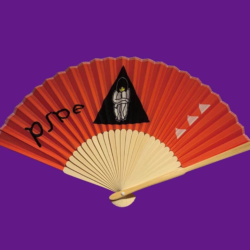 パスピエのインスタグラム：「▶︎TUI扇子(朱色) 本日昼12時-販売になります。 詳しくはHPにて△  少し歪んでいる少女が可愛いです。」