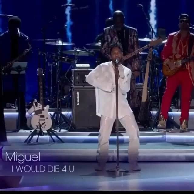 ショーン・エバリストのインスタグラム：「Needed to share this moment for  myself and also proud to share it with you. My mind is still blown over this. 🤘🏾💜🕊 . Repost from @krisfe_  MIGUEL X PRINCE TRUBUTE☔️💜 @miguel  styled by / @danixmichelle  styling assistant / @krisfe_  grooming / @nadiamoham_beauty choreography by / @toogiesaurus choreography assistant / @shaunevaristo  photographer/ @dkessler」