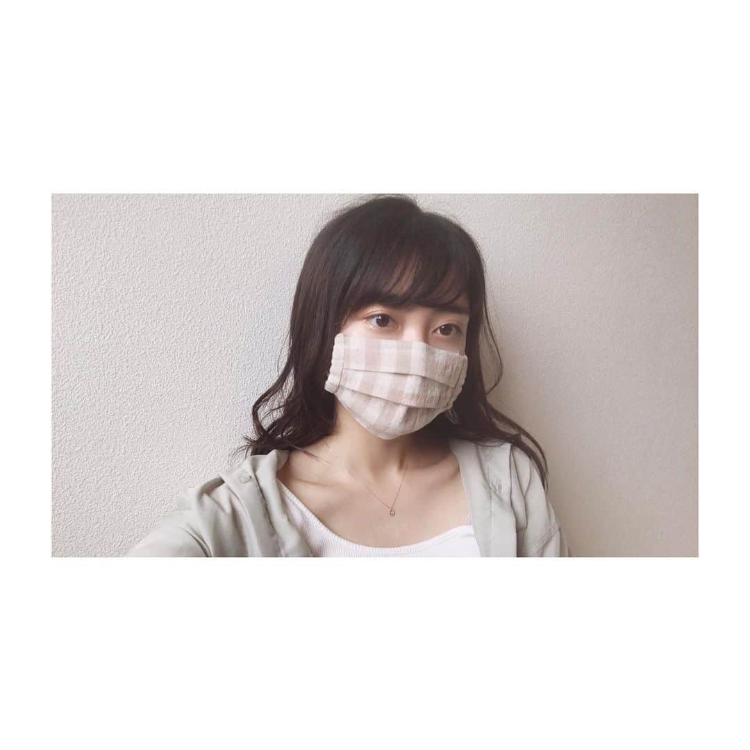 斉藤瑞季さんのインスタグラム写真 - (斉藤瑞季Instagram)「アイロンかけて縫って アイロンかけて縫ってで できるジャバラタイプの手作りマスク😷手間はかかるけど可愛いくできたね〜。 #手作りマスク」5月5日 15時53分 - mii_maricoco