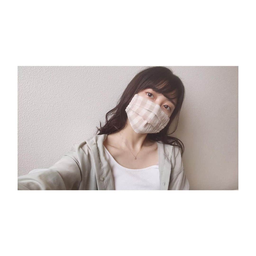 斉藤瑞季のインスタグラム：「アイロンかけて縫って アイロンかけて縫ってで できるジャバラタイプの手作りマスク😷手間はかかるけど可愛いくできたね〜。 #手作りマスク」