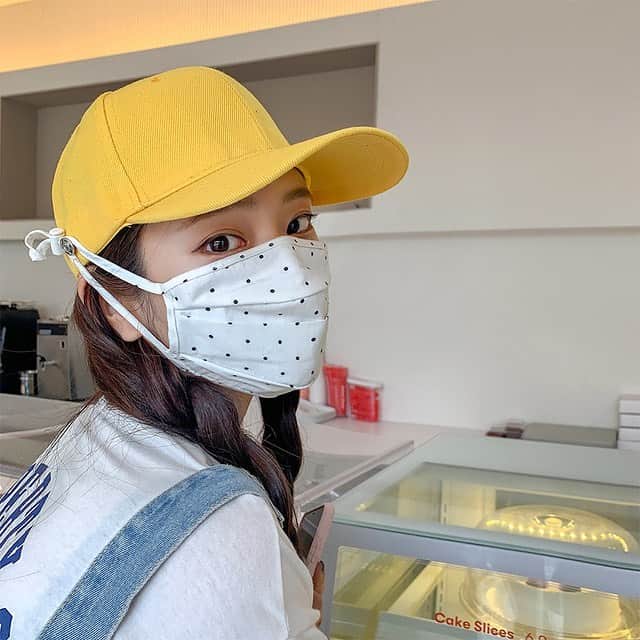 Chuuのインスタグラム：「마스크 전용 볼캡💛 이제 마스크 오래 착용해도 편안할거예요✨」