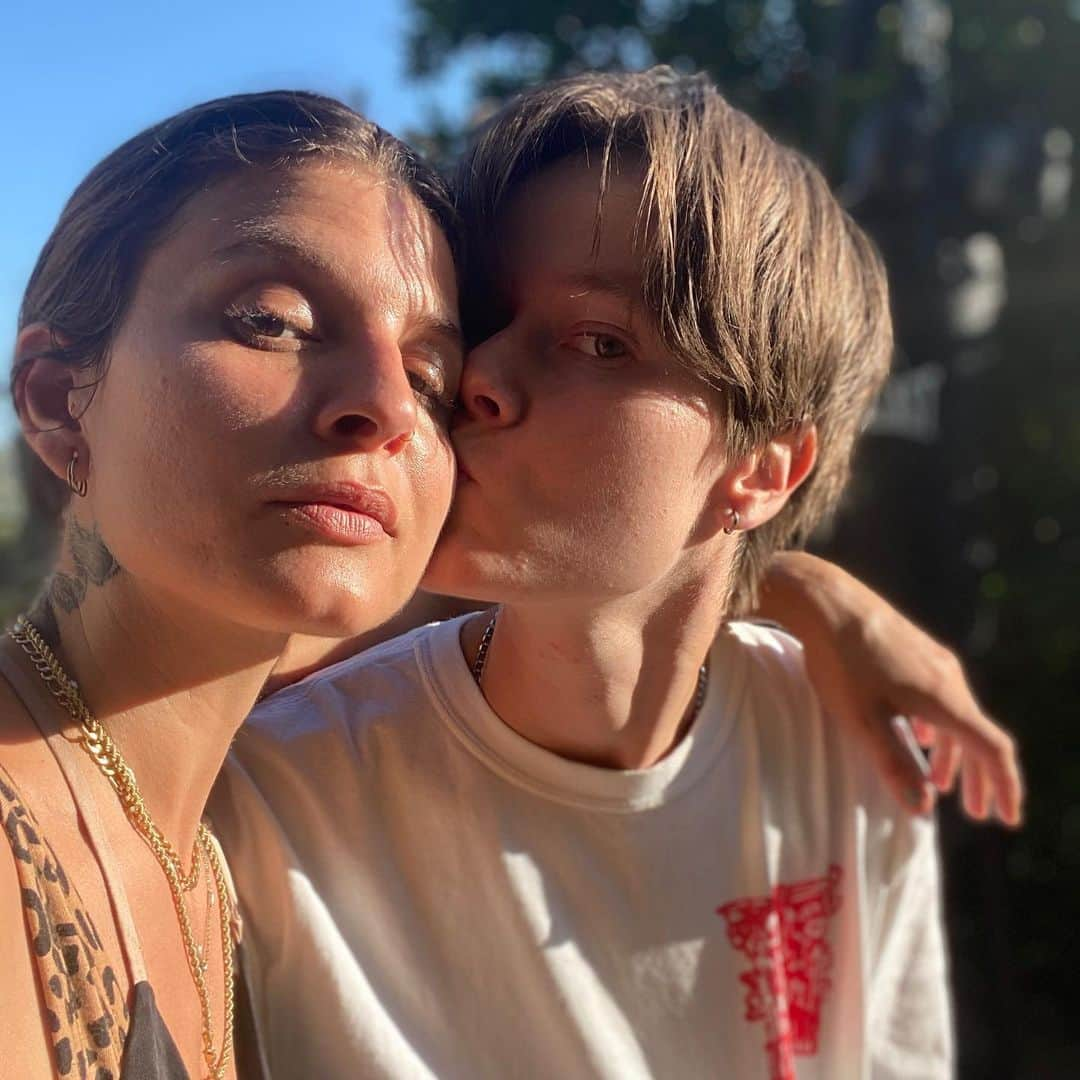 glorianotoさんのインスタグラム写真 - (glorianotoInstagram)「1 year of basking in golden light with the best person I know @ashsuited never knew luv like this b4! ❤️」5月5日 10時58分 - glorianoto