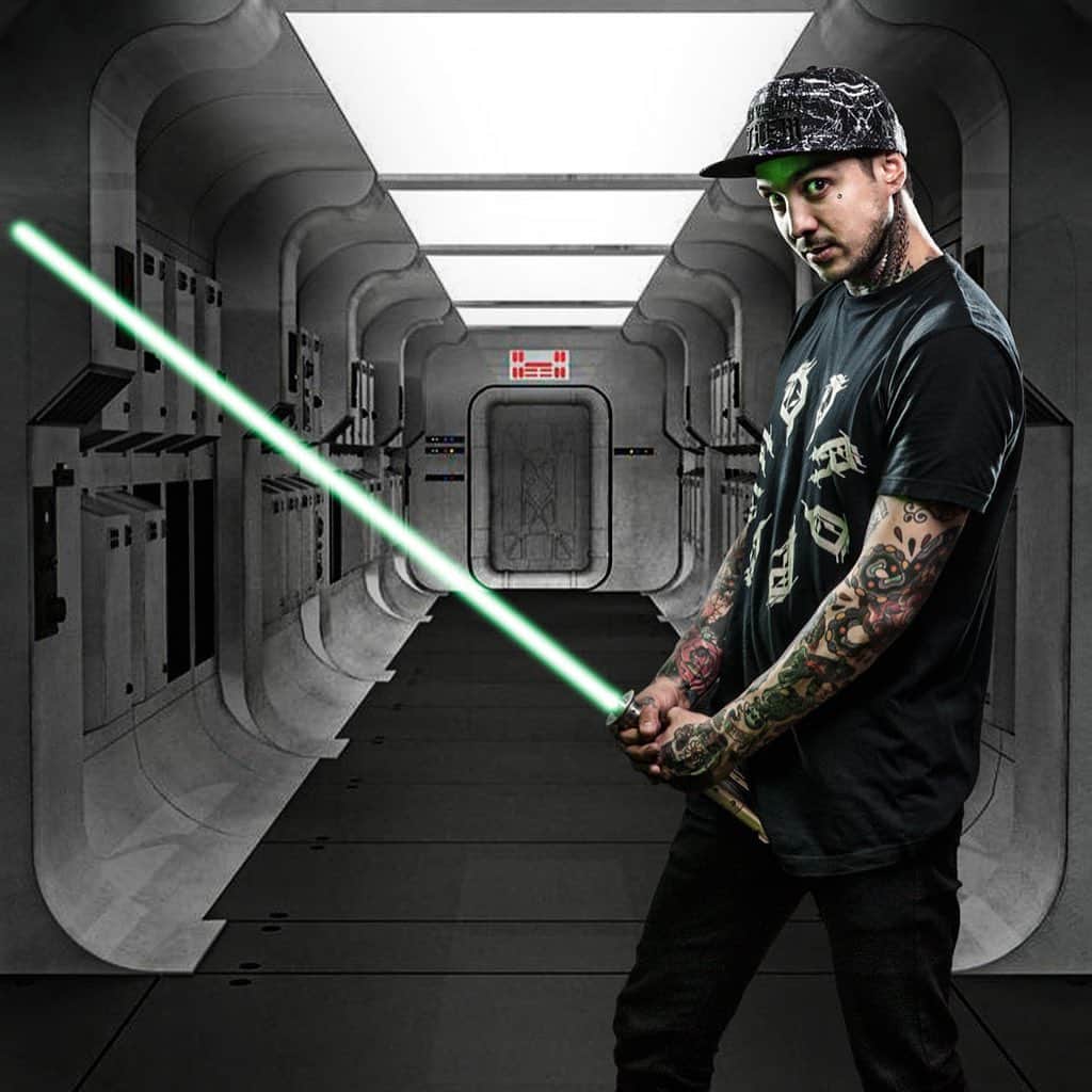 トニー・ペリーのインスタグラム：「May the 4th be with you, always.」