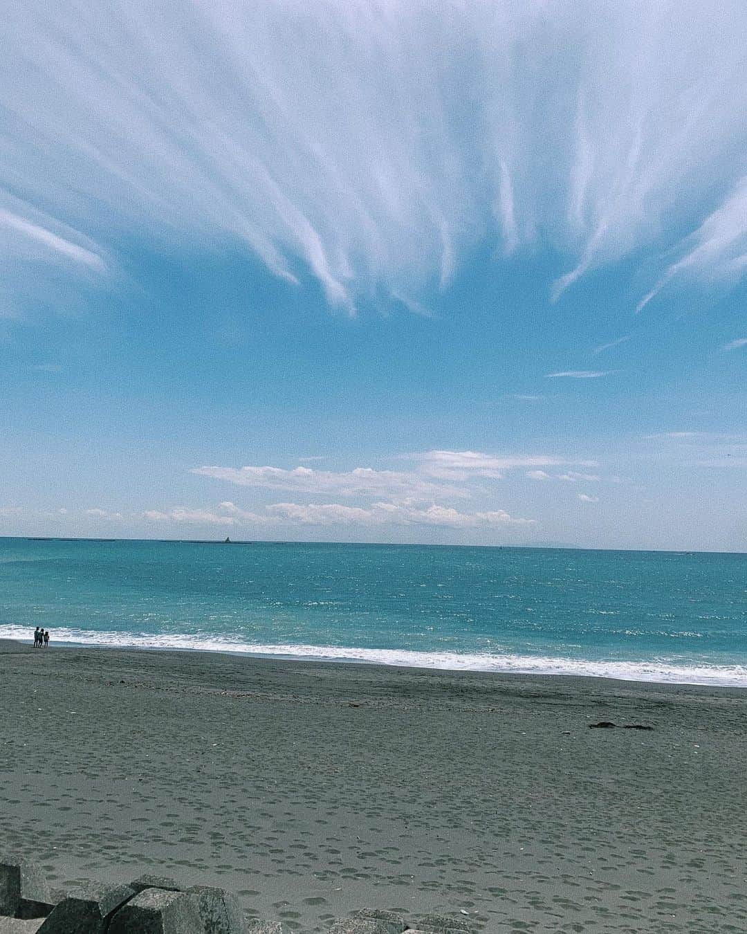 sayocoのインスタグラム：「少し前ウォーキング🚶‍♀️した時 雲が凄かった😳☁️🌈 #3蜜避けて適度な運動大事」