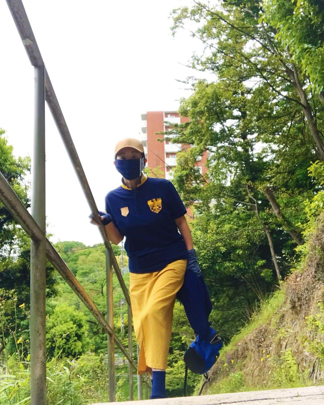 小川知子さんのインスタグラム写真 - (小川知子Instagram)「#おはよう #散歩🚶🏻‍♀️ #手作りマスク #小川知子  おはようございます☀☀☀ 今日も元気でねー」5月5日 11時00分 - tomoko_ogawa_
