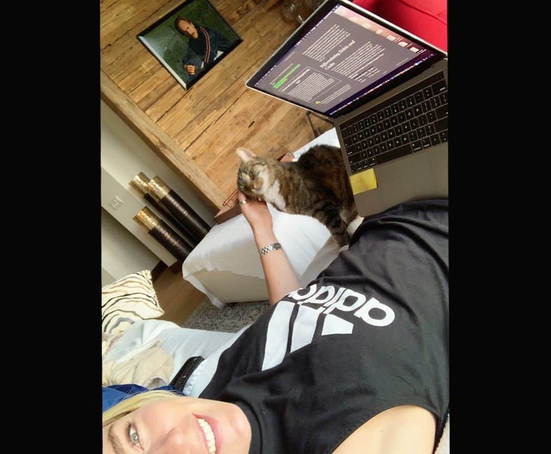 ミカエラ・シフリンのインスタグラム：「Only took her 17 years but I think she finally likes me 😍🤟 that or she wants a lesson in debits...🤔🤷‍♀️ (tbh the second option is more likely)」