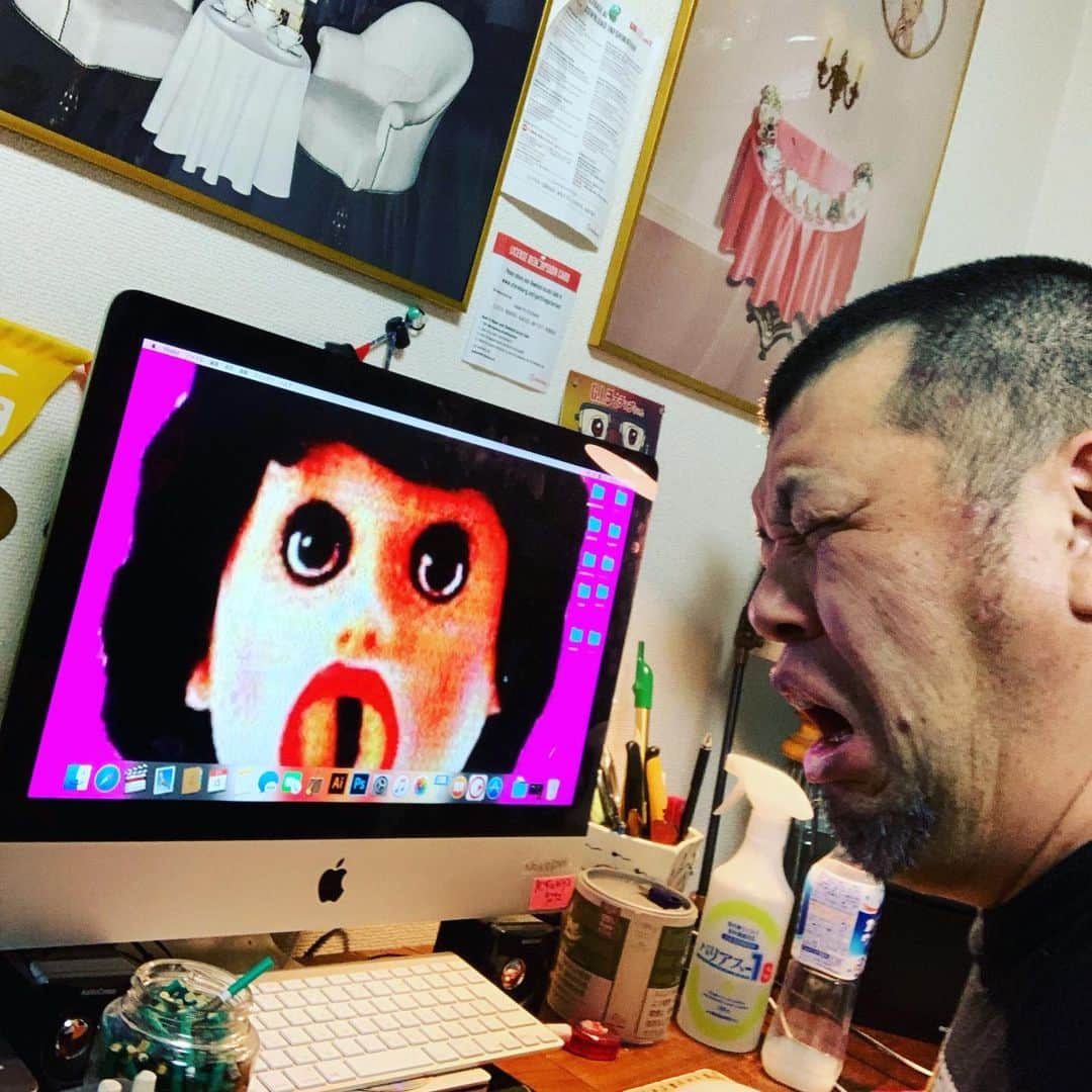 くっきー（川島邦裕）さんのインスタグラム写真 - (くっきー（川島邦裕）Instagram)「#あああああっ #もうやだぁぁぁぁぁ😭 ※注】コレは仕事が鬼バラしの為泣いているのではありません。デスクトップの画像が僕をおそってくるから泣いているのです。人生ドンマイです。 #てぽっ❤︎」5月5日 11時58分 - nikuguso_taro