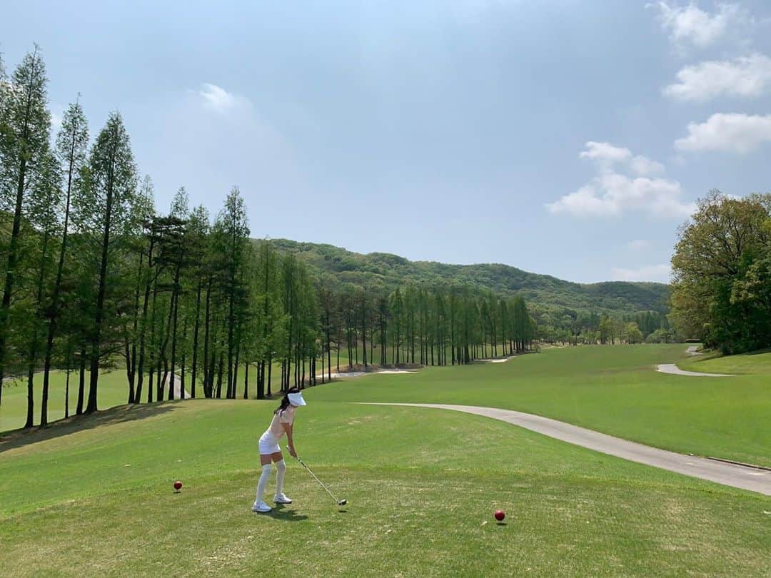 カン・イェウォンのインスタグラム：「날씨가 다했다⛳️🏌🏻‍♀️🛺☀️🌈」