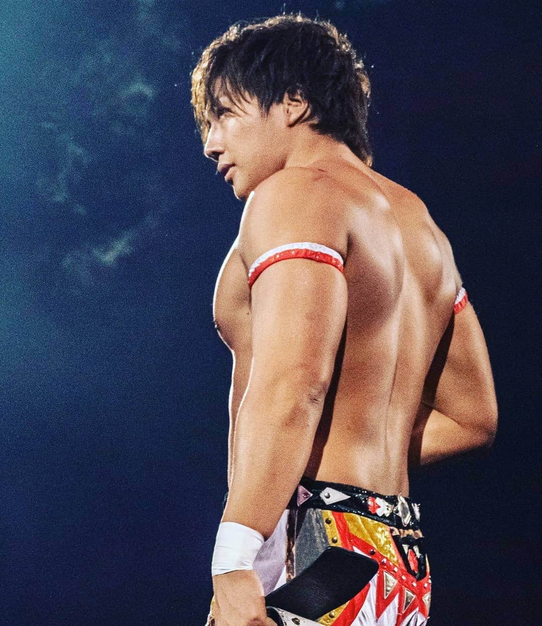 のインスタグラム：「Doom scrolling in the morning.  #wrestling #workout #muscle #training #motivation #boys」