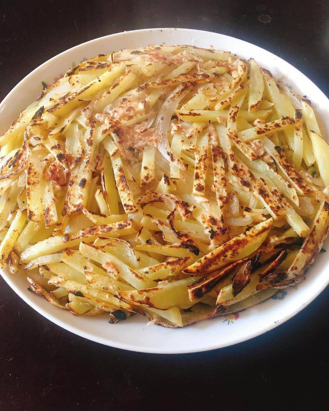 東出真緒さんのインスタグラム写真 - (東出真緒Instagram)「北海道の野菜頼り🎁 ガレット美味しい〜🥔 アスパラもフレッシュで最高でした✨✨ . #まおまんま #北海道野菜」5月5日 12時33分 - mao_bigmama_vn