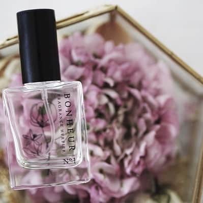 のインスタグラム：「【Botanicfolk】フレグランスエビエール ボヌール  香りで少しでも前向きな気持ちになりたい。  #ヴィレヴァン  #フレグランス #stayhome」