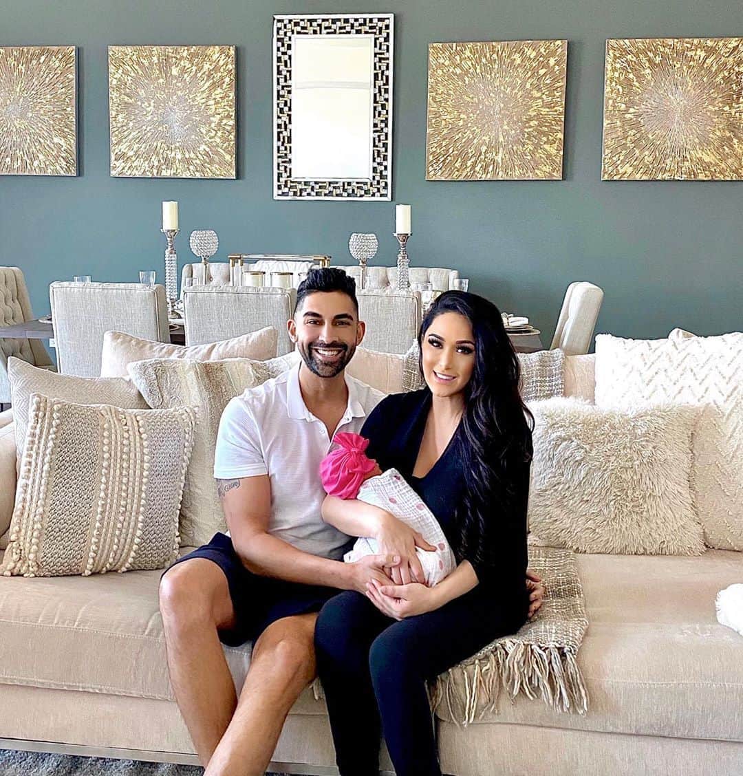 laurag_143のインスタグラム：「May 1st, 2020 was the hardest, happiest, and then the scariest day of my life. It’s the day our babygirl @ella.rose came into this world 👶🏼🌹 Soon I’ll share more details but for now @dhar.mann and I wanted to update you all to let you know with God’s blessings our princess is home 🙏🏽❤️ We can’t thank you all enough for all the love, support, and prayers you guys have given us. All I can say is prayers really do work and God is so good! And thank you for reminding us we have the best supporters ever we love you guys so much!!!」