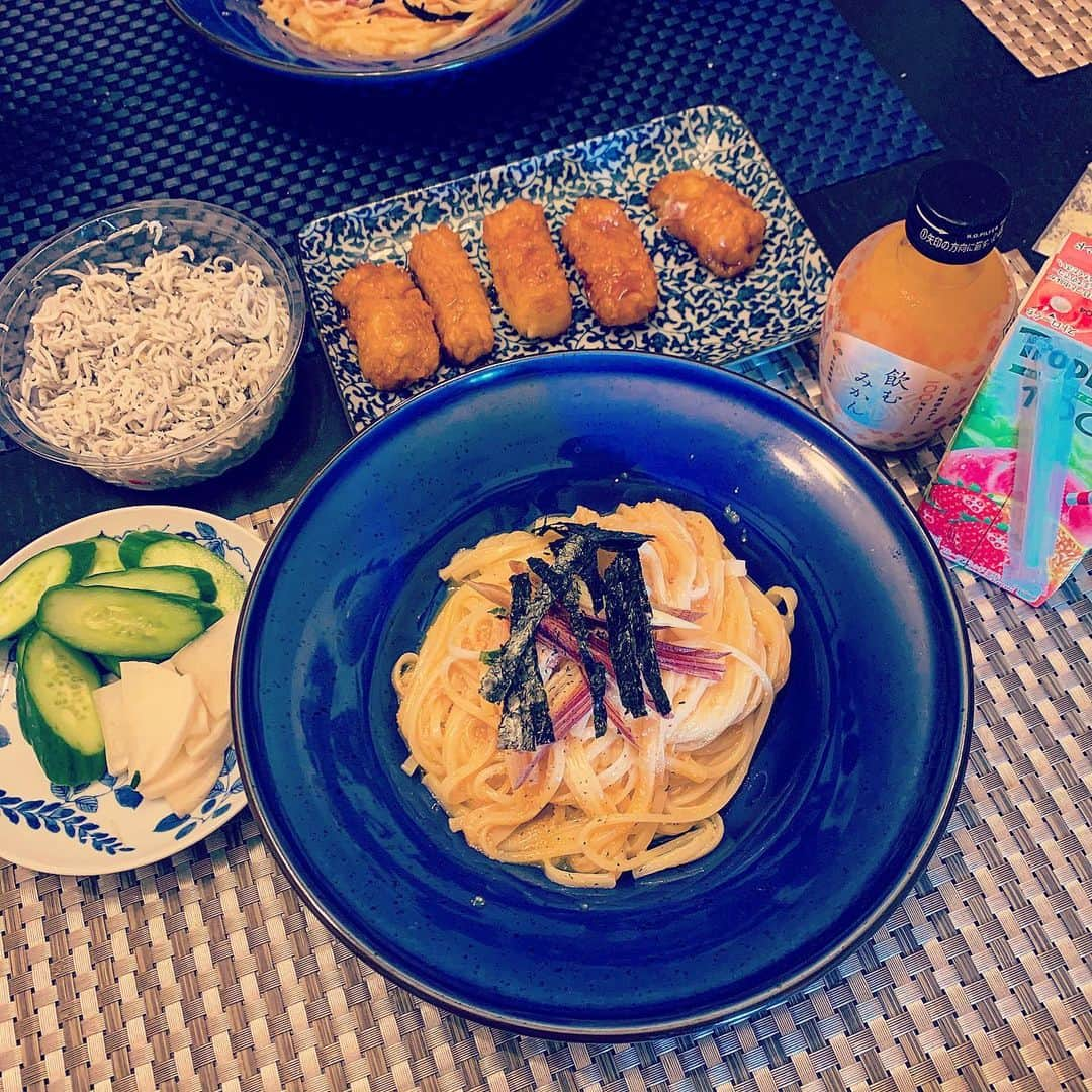 SATOKOさんのインスタグラム写真 - (SATOKOInstagram)「お昼は明太卵うどん。 明太子と卵と麺つゆちょっとを茹でたてのうどんに絡めてチュッてライム絞っただけ♡ #おうちごはん」5月5日 13時21分 - fc_satoko