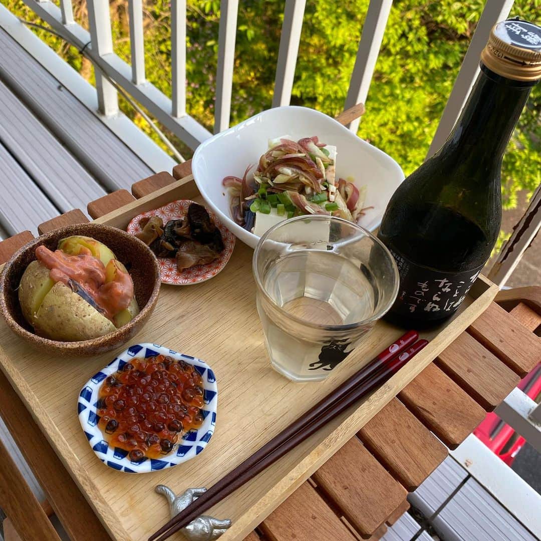 のインスタグラム：「ベランダでいただきます #おうちごはん #ベランダごはん #おうちごはん金巻 #ベランダ晩酌」
