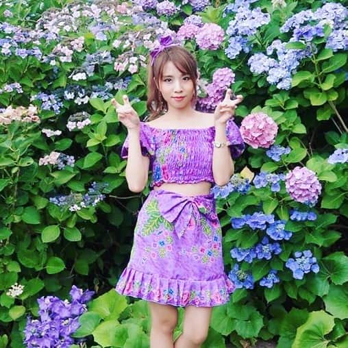 ビーム先生さんのインスタグラム写真 - (ビーム先生Instagram)「อยากคอสเพลย์เป็นดอกอะจิไซอีก 😂 あじさいのコスプレ ปล.ดอกข้างหลังคือดอกอะจิไซ บานช่วงหน้าฝนญี่ปุ่น มิ.ย.-ก.ค. 😎  #influencer #blogger #youtuber #thai #thaigirl #japan #日本　#タイ　#インフルエンサー　#ブロガー　#ユーチューバー　#外国人　#訪日外国人　#タイ人　#タイ語　#บล็อกเกอร์ #ยูทูปเบอร์ #ไทย #ญี่ปุ่น #ภาษาญี่ปุ่น」5月6日 0時59分 - beamsensei