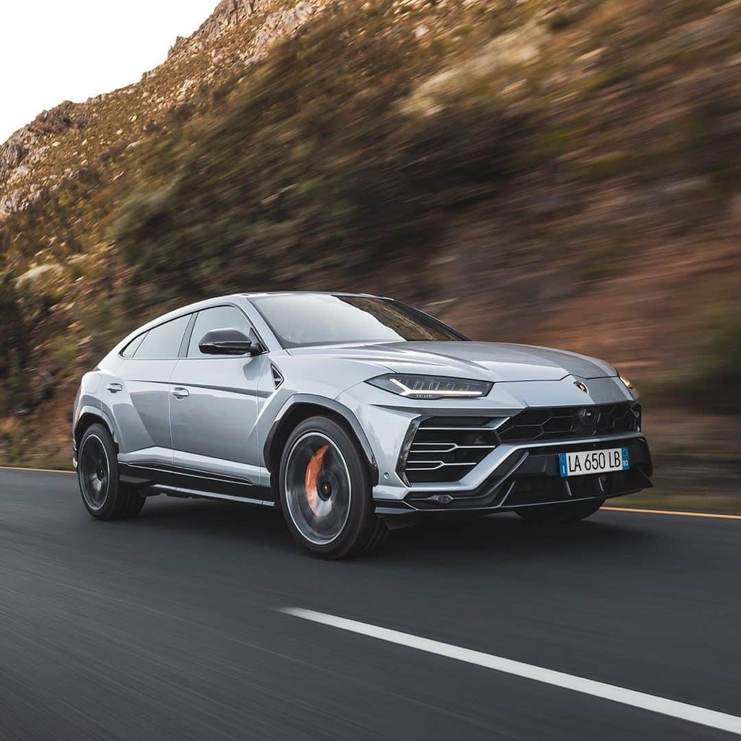 ランボルギーニさんのインスタグラム写真 - (ランボルギーニInstagram)「Spectacular things always have a way to draw you to them.  The epitome of design, performance, driving dynamics, and emotion - Urus is a Super SUV with a multi-faceted personality. This pure Lamborghini is the very definition of adventure.  #Lamborghini #Urus #SinceWeMadeItPossible」5月6日 1時01分 - lamborghini