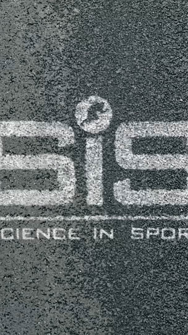 マーク・カヴェンディッシュのインスタグラム：「It's Never Surrender Week over at my friends and long time partners @scienceinsport . I'm immensely proud on a personal level to be an ambassador for a World leading company who've stuck by me through thick and thin. I'll be taking over their Instagram tonight at 7pm BST to answer questions, if you want to get any in via their Instagram Stories now!!」
