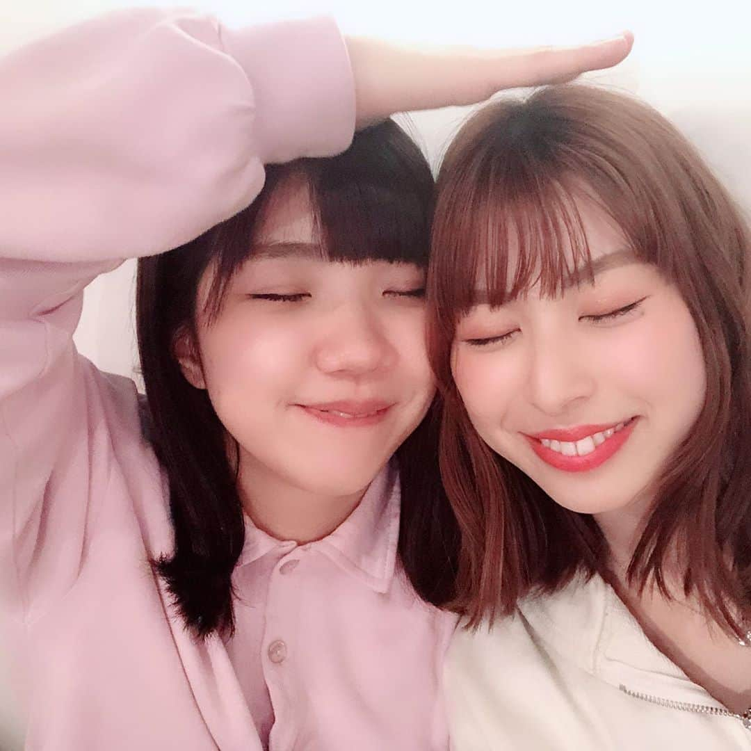 しよりさんのインスタグラム写真 - (しよりInstagram)「麻貴さんとインスタライブで、好きなところどこですかって質問が多かったんですけど、言い忘れてた！  一緒にいる時仏様みたいな顔でニコニコして癒されてるわぁ〜って言いながら、麻貴さんからも癒しオーラが出てるところです🥰 . . #3時のヒロイン」5月5日 23時52分 - shiyooori