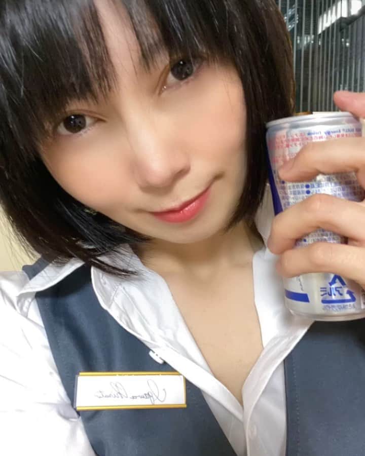 井川ちさと（新尾きり子）のインスタグラム：「⿴⿻⿸ #city Lights ⿴⿻⿸﻿ ✿ᵕ̈* 항상 행복하게 해줘서 감사합니다 ﻿ 행복한 한해가 되길 기원합니다 🌷○°﻿ お疲れ様です🌼﻿ お飲み物どうぞｯ( •̀v •́ゞ)✧ﾋﾞｼｯ!!﻿ ﻿ #mini vlog 🌼﻿ #energydrink  #redbull」