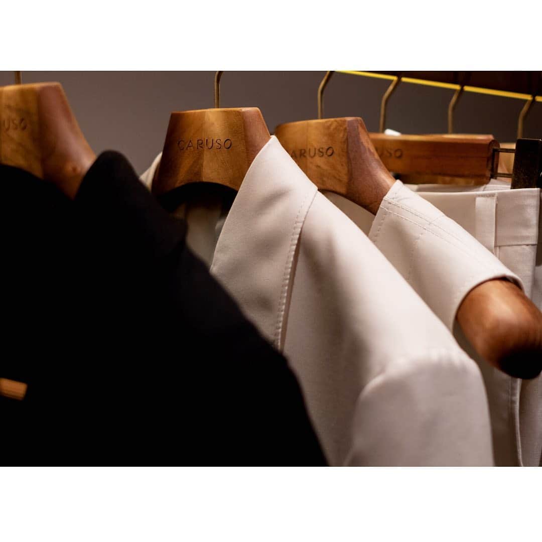 ラファエルカルーゾさんのインスタグラム写真 - (ラファエルカルーゾInstagram)「Light up the night  #CarusoMenswear #EveningCollection」5月6日 0時10分 - carusomenswear