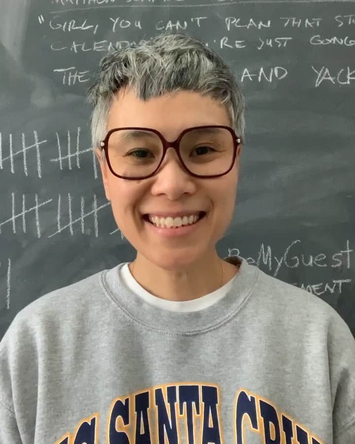 Warby Parkerのインスタグラム：「Dirty lenses are the worst 👎 Clean and protect your glasses (and a loved one’s 🤓) with our all-in-one kit which includes lens spray and a microfiber cloth!」