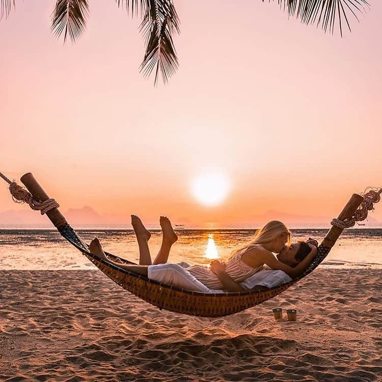 BeStylishのインスタグラム：「Sunset goals 🥰」