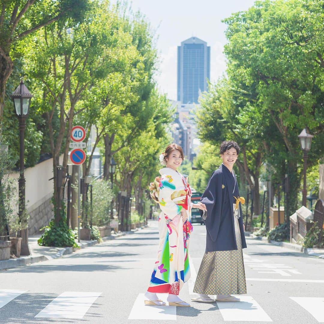 CLAIREのインスタグラム：「打掛を脱いでお散歩✨ ・ 前撮りや結婚写真の御相談はクレールブライダルスタジオへ ・ @clairebridalstudio」