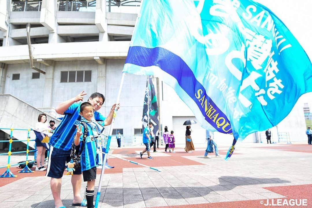 のインスタグラム：「今日5月5日は #こどもの日  Jリーグが再開した日にはスタジアムで皆さんをお待ちしています！ Pikaraスタジアムで会いましょう！  #カマタマーレ讃岐 #jリーグのある週末 #jリーグのある生活  #サッカー　#サッカースタジアム　#丸亀市　#香川県　#pikaraスタジアム　#サッカースタジアムのある街 #こどもとの時間」