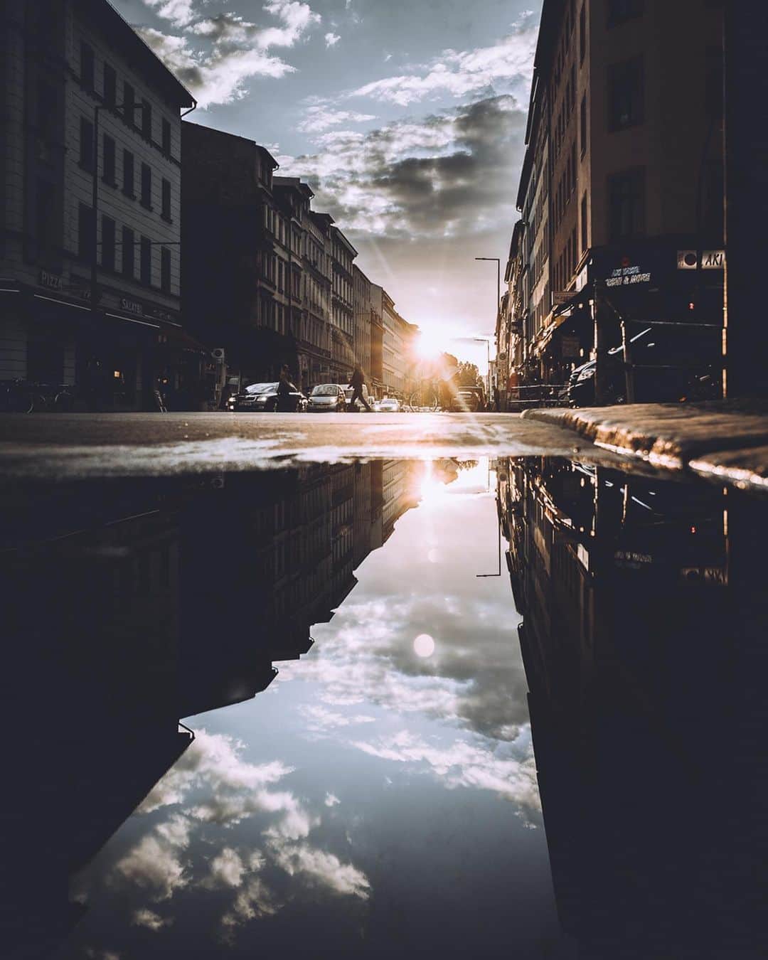 Thomas Kakarekoのインスタグラム：「play of light  It’s that time of the year when the sunset perfectly aligns with my beloved Oranienstraße in Berlin’s Kreuzberg district. Things are starting to look up again.  1 - 6, what’s your favorite shot from this set?  #berlin」