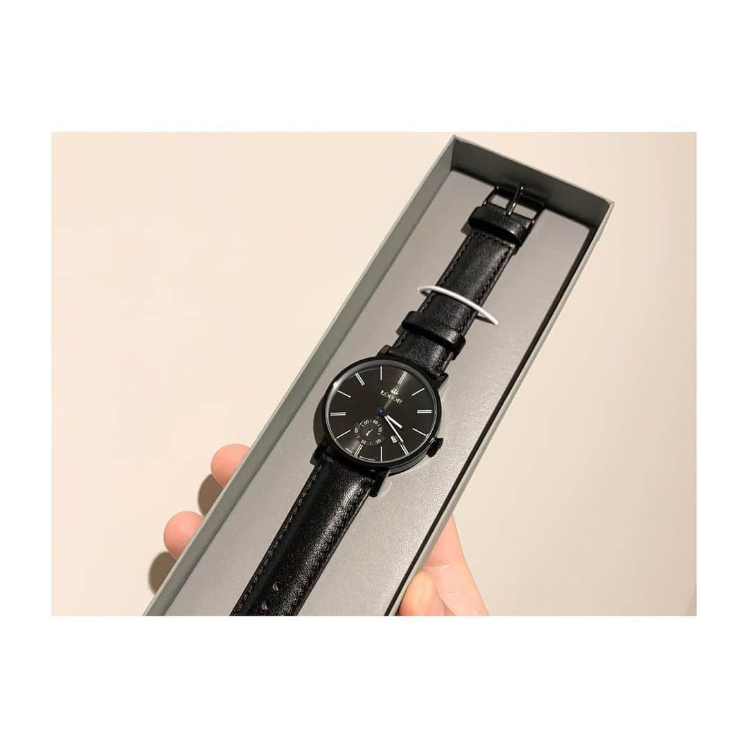 高木俊のインスタグラム：「loborの腕時計が届いた。 黒コーデに良さそう！ クーポンコード【tshuned】で、10パーセントオフになるって！ #lobor  #ロバー  #腕時計  #時計  #手元倶楽部」