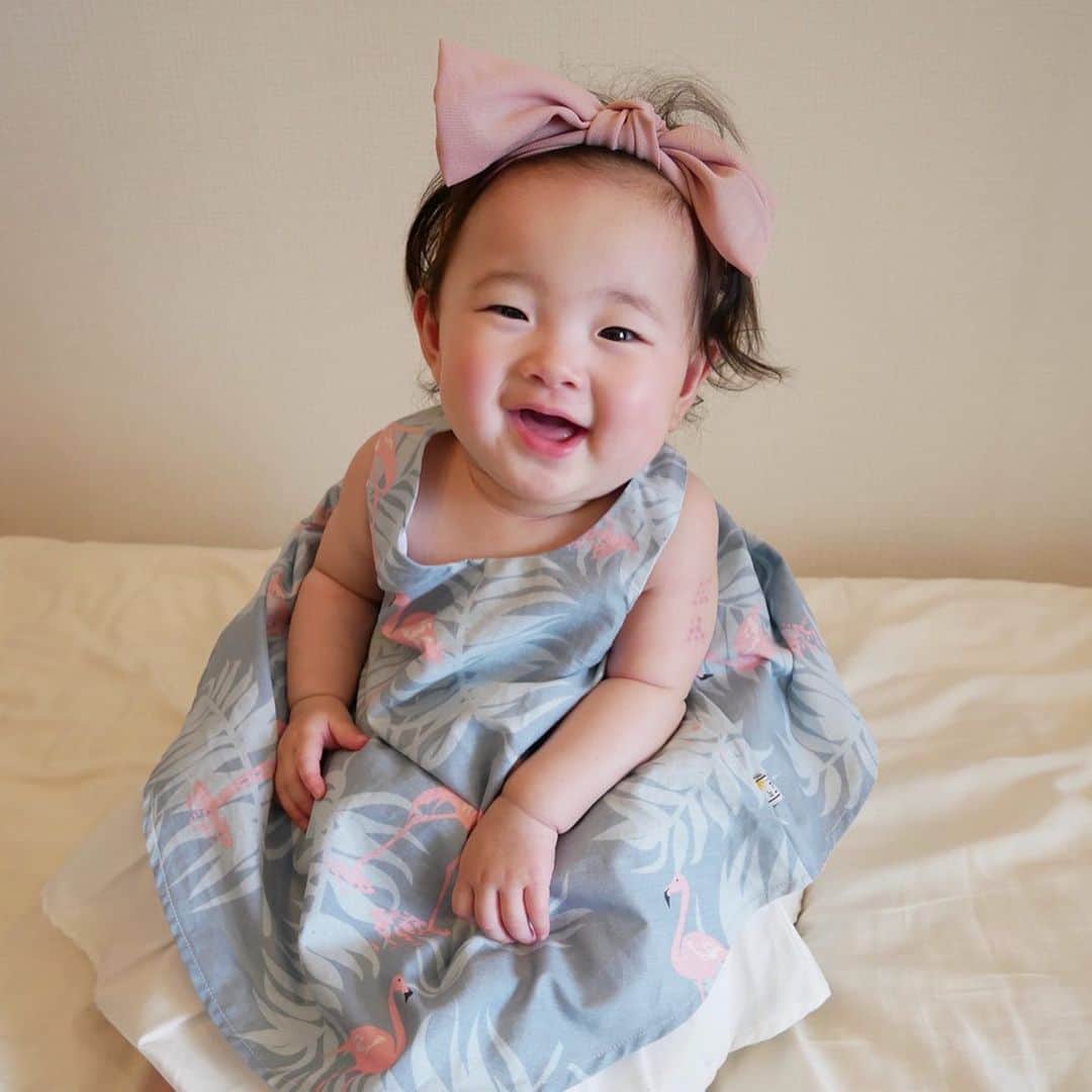 菊井彰子さんのインスタグラム写真 - (菊井彰子Instagram)「めぐちゃんからもらったセブお土産のワンピースがピッタリになってきた👗🎀 フラミンゴ柄が可愛いのぉー🦜  #ありがとう🙇‍♀️ #フラミンゴ柄  #女の子ワンピース #生後8ヶ月  #女の子ベビー #女の子コーデ #女のコママ#8monthsbaby  #赤ちゃんのいる暮らし #赤ちゃんのいる生活 #ままのて#おうちじかん#赤ちゃんとママ #noeul専属モデル応募  #noeulモニターモデル応募 #noeul」5月5日 16時56分 - yanakiku_kiku