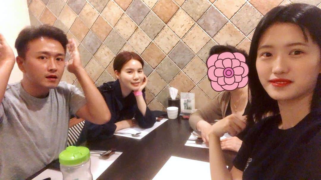 パク・シウンのインスタグラム：「#울집어린이😁💕 #딸래미사진스킬 🤣 #하나둘에찍기?! ㅋㅋ #가족 #💝」