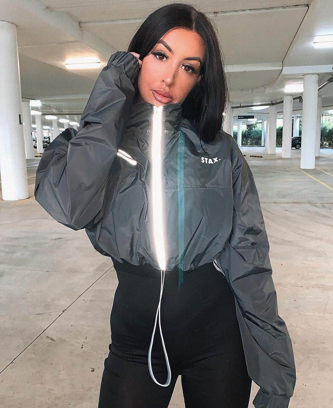 Steph Paccaさんのインスタグラム写真 - (Steph PaccaInstagram)「Wearing a jacket I designed and making my 2020 vision come to life 😭 @staxofficial_  SOOON COME🤍 even though I can only wear it in the car park.. 🥶bring on June 👀  #fuckcorona #2020vision #motivated」5月5日 17時10分 - steph_paccaa