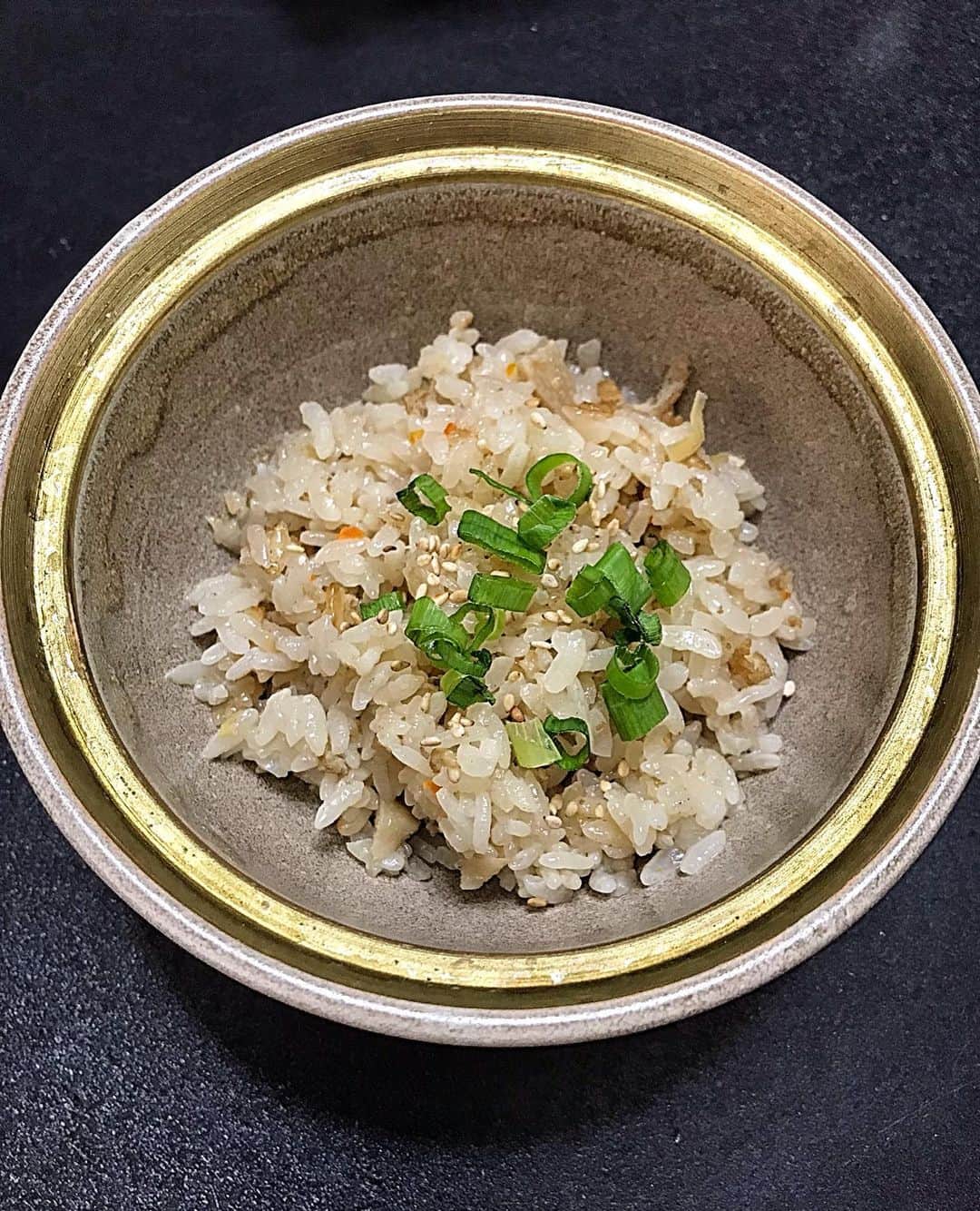 小川知子さんのインスタグラム写真 - (小川知子Instagram)「#今夜の夕飯  #鮭の香味揚げねぎソースがけ #大根のコチュジャン煮 #タコのねぎ塩まみれ #たけのこご飯  #デリッシュキッチンレシピ  #小川知子  これ全てDELISH KITCHENのレシピです。  凄く簡単で美味しいのでトライ！  私は長ネギが大好きなんです。  生姜味、ゴマ油味、オイスター味などが好きなテイストです。  献立の参考に〜」5月5日 17時11分 - tomoko_ogawa_