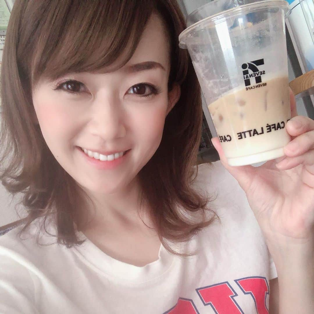 岡部玲子さんのインスタグラム写真 - (岡部玲子Instagram)「セブンカフェ飲んでご機嫌♪だったはずが… 信じられない…。 ネット投票🏇、ログインできなくなっているんですけど？？ 何度やっても「加入者番号、暗証番号、P-ARS番号に誤りがあります。」って…。 番号は全部暗記しているし、確認しているし、そんなはずはないんだけど…どうして？？ 「暗証番号忘れた方」から確認しようとしているんですが、私のメールアドレスすら「誤りがあります。」って…週末大丈夫よね？？ 買えないなんて困るよ💦 明日問い合わせできるのだろうか…ショックすぎる💦 泣いちゃうよホント。  #岡部玲子 #タレント　#レポーター　#アナウンサー　#キャスター　#女子アナ　#フリーアナウンサー　#競馬　#競馬キャスター　#馬券　#ipat #暗証番号　#困る　#セブンカフェ　#美味しい　#ご機嫌だったのに　#どうして　#おうちカフェ　#週末　#不安　#おうち時間　#seveneleven #sevencafe #coffee #stayhome #japan #tokyo」5月5日 17時43分 - reiko_okabe