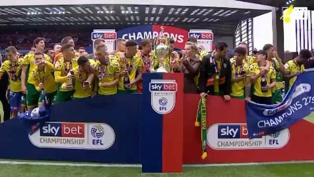 ティム・クルルのインスタグラム：「1 year ago today 🙌🏻🏆 .. What a season and what a amazing squad 🍾🔰#ncfc #staypositive #nevergiveup」