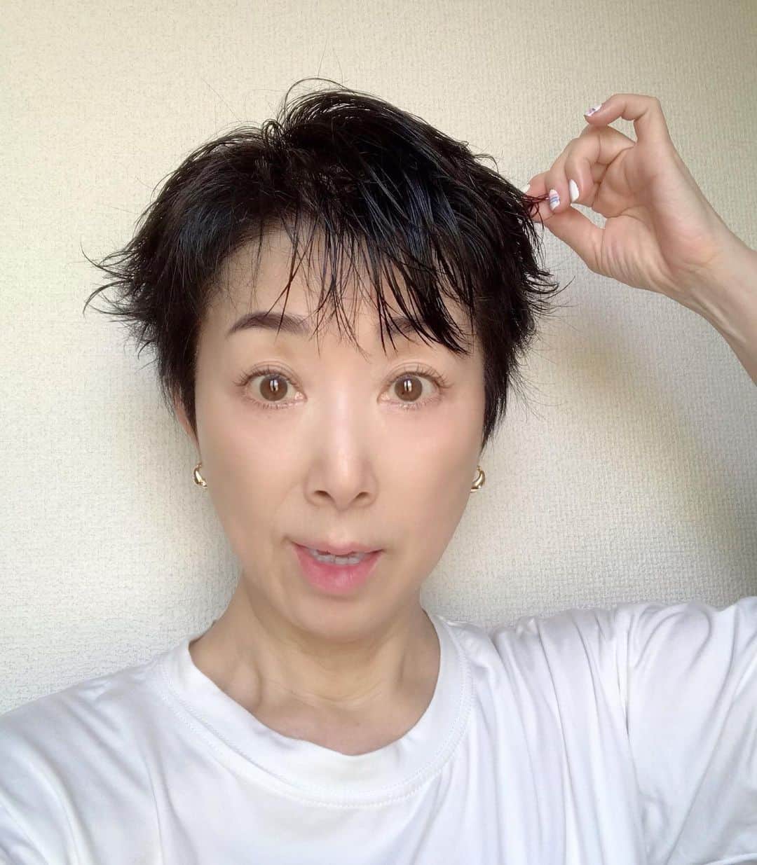 小川知子さんのインスタグラム写真 - (小川知子Instagram)「#美容院に行けないので髪が伸びた #お風呂上がり #小川知子  伸びた〜〜。 美容院が休業。 暑くなるので困った。」5月5日 18時39分 - tomoko_ogawa_