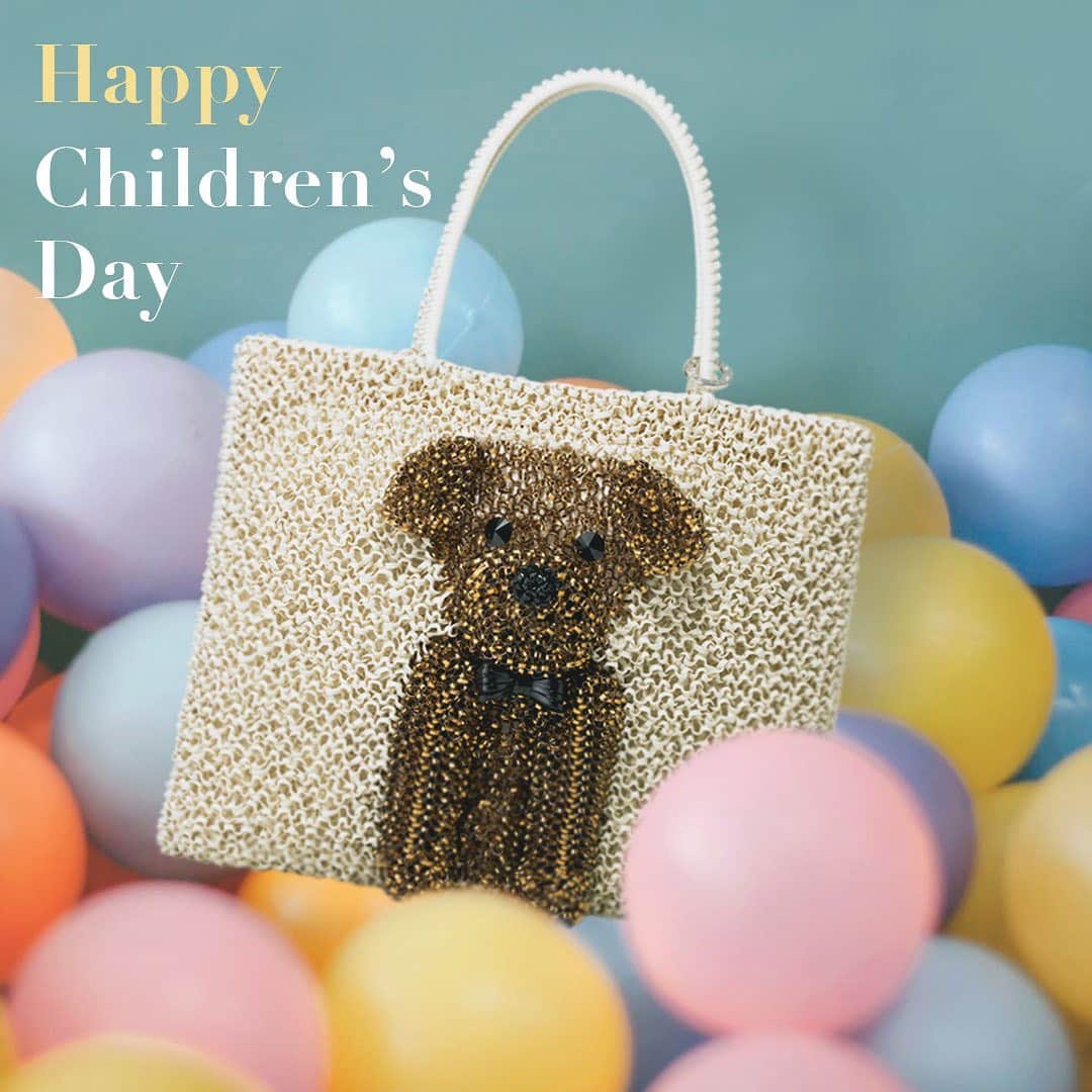 ANTEPRIMAさんのインスタグラム写真 - (ANTEPRIMAInstagram)「⁣ Happy #JapaneseChildrensDay! ⁣ ⁣ Infusing doses of amusement with #ANTERPRIMA #ANIMALE Collection to celebrate the Japanese Children’s Day. With the vivid 3D dog embroidery, this collection gratify both playfulness and delicacy at once to highlight the cuteness of ANTEPRIMA girls.⁣ ⁣ #ChildrensDay #SS20 #SpringSummer2020 #GiftToHer #GiftToMe #Classic #Style #Fashion #Italian #Luxury #InstaBag #Design #Lifestyle #Urban #Handcraft #アンテプリマ #패션」5月5日 18時59分 - anteprimaofficial