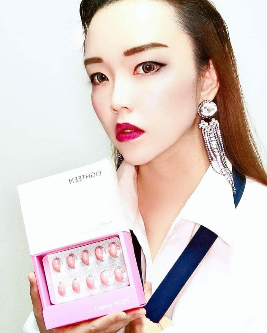 Nicole Chenのインスタグラム：「Have you all tried eighteen it really whitens your skin. Inbox me :) made in Korea  #eighteen #lifestyle #supplements #huaweimate30pro」