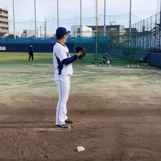 山本拓実のインスタグラム：「もっと強い球を投げれるように🔥  動画は英智さんに撮って頂きました！いつも球を取ってくださる赤田さんにも感謝です🙇🏻‍♂️ありがとうございます。」