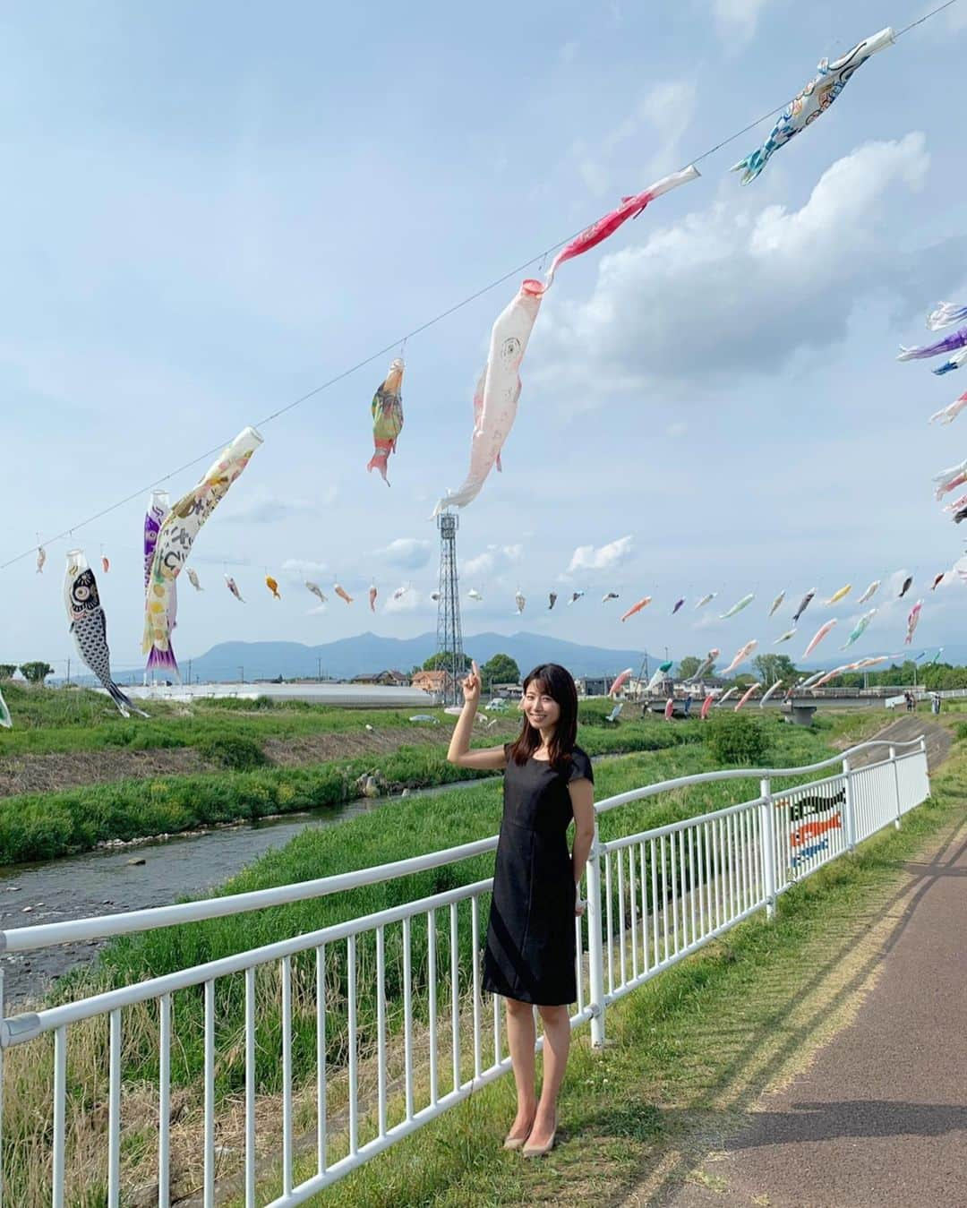 海老原優香さんのインスタグラム写真 - (海老原優香Instagram)「500匹の#🎏﻿ ﻿ 今日はこどもの日👶🏻✨﻿ ですが、外出自粛が続きますね。。﻿ ﻿ 子供達の健やかな成長を祈ってあげる鯉のぼり。﻿ ﻿ 今年はコロナに負けるなという思いも込めてあげているそうです。﻿ ﻿ 力強く泳ぐ様子を中継でお届けしました🎏﻿ ﻿ 子供達の未来のためにも、﻿ 力を合わせて頑張りましょう。﻿ ﻿ #鯉のぼり﻿ #こどもの日﻿ #端午の節句」5月5日 19時11分 - ebioffi