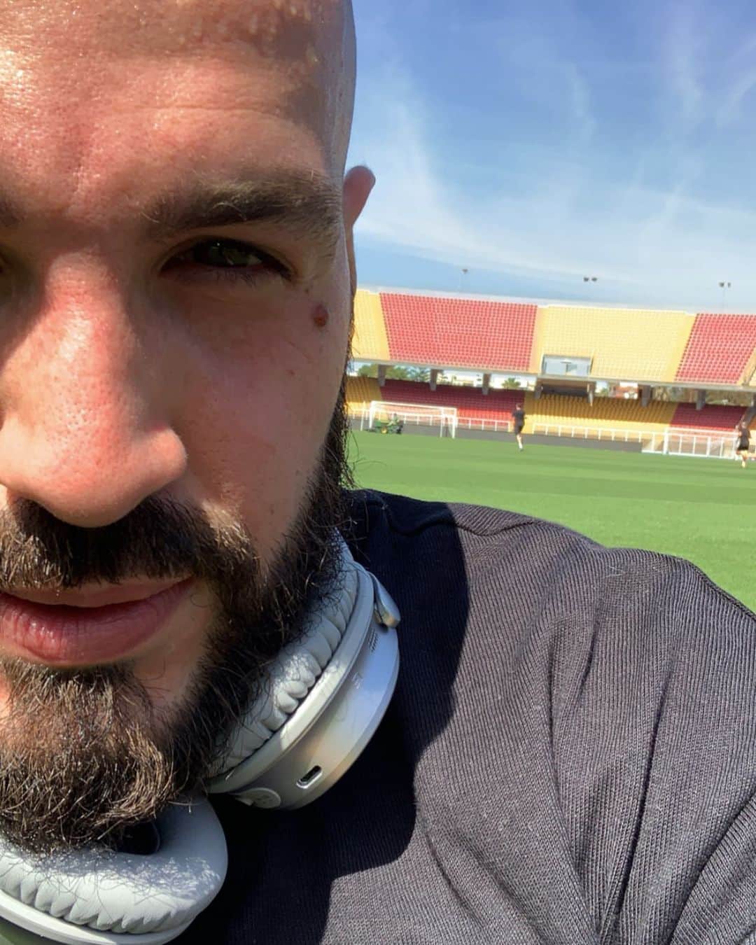 リッカルド・サポナーラのインスタグラム：「Ci sono cose che puoi SENTIRE anche nel silenzio assoluto. Mi sei mancato」
