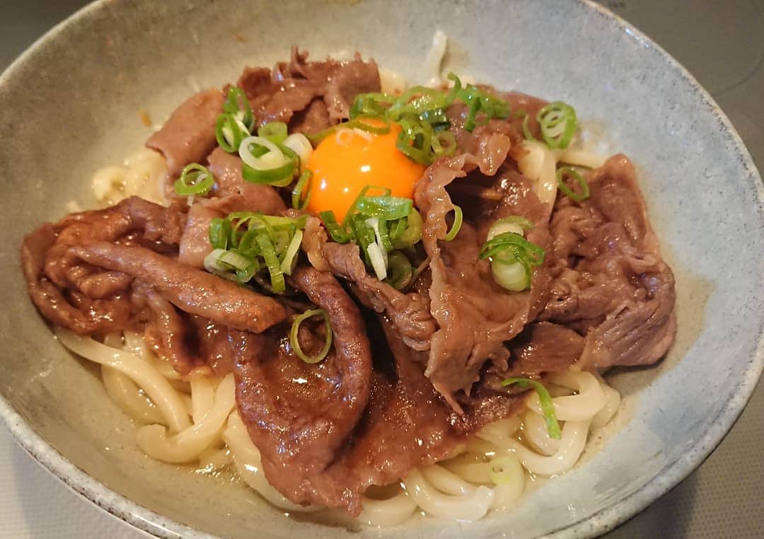 佐藤大さんのインスタグラム写真 - (佐藤大Instagram)「香川県坂出市の青年会議所のメンバーから一福のうどんを送っていただきました。晩御飯は肉うどんを…細麺なのにコシが凄く、のど越しも抜群…御馳走様でした。お肉はボートレーサーの和田兼輔選手が送ってくれたハイスペックお肉です。人に生かされてます！ありがとうございます。 #讃岐うどん一福 #夫婦飯 #椿鬼奴 #グランジ大」5月5日 19時17分 - satodaidaidai